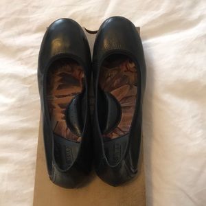 Julianne BORN black flats